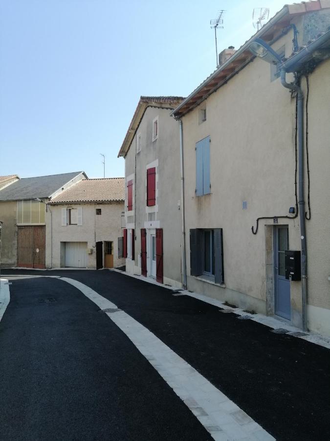 Le Refuge De La Sallee Gençay Kültér fotó